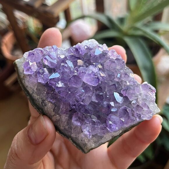All natural, beautiful, amethyst, crystal cluster. 148 g 3.75 x 3” 740 CTW. - Picture 10 of 10